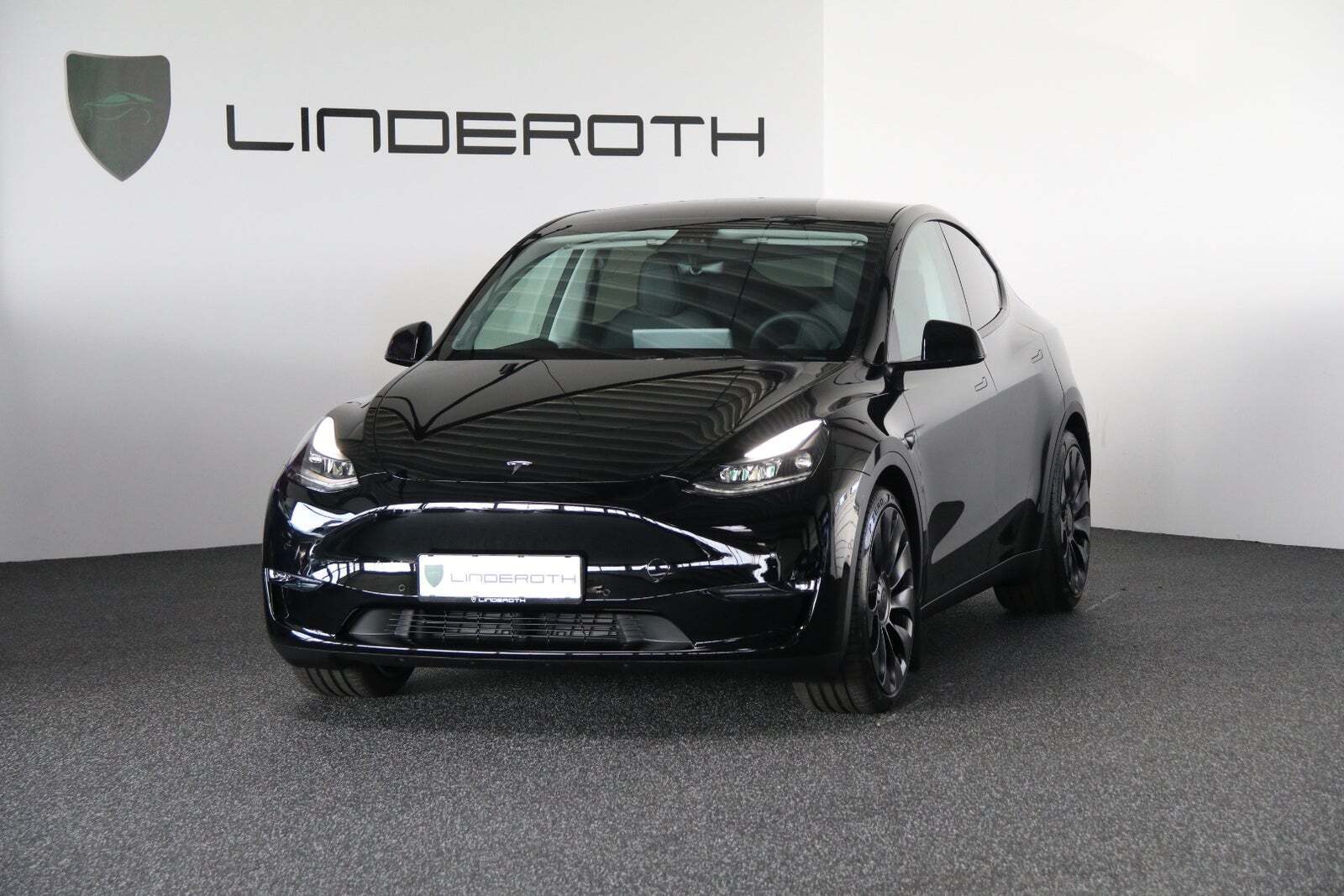 Sort Tesla Model Y fra 2022