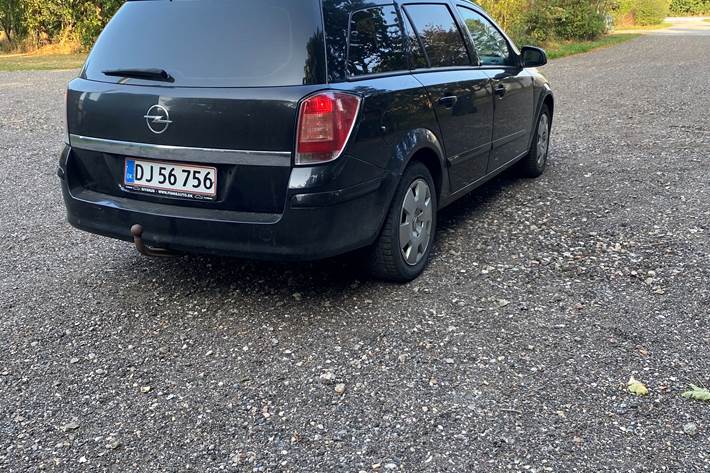 Sort Opel Astra fra 2005
