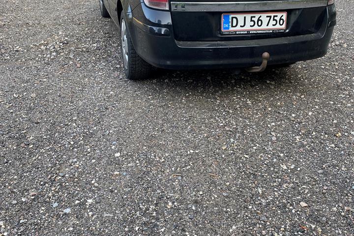 Sort Opel Astra fra 2005
