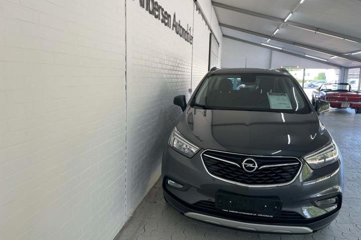 Grå Opel Mokka X fra 2018 set udefra