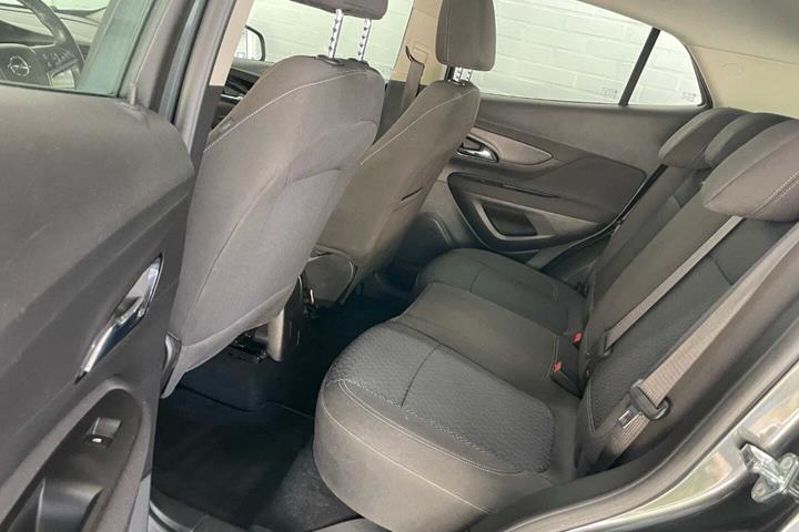 Grå Opel Mokka X fra 2018 set indefra