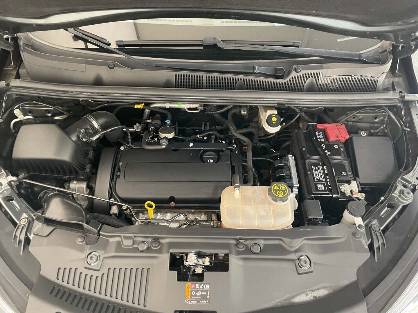 Grå Opel Mokka X fra 2018 set udefra