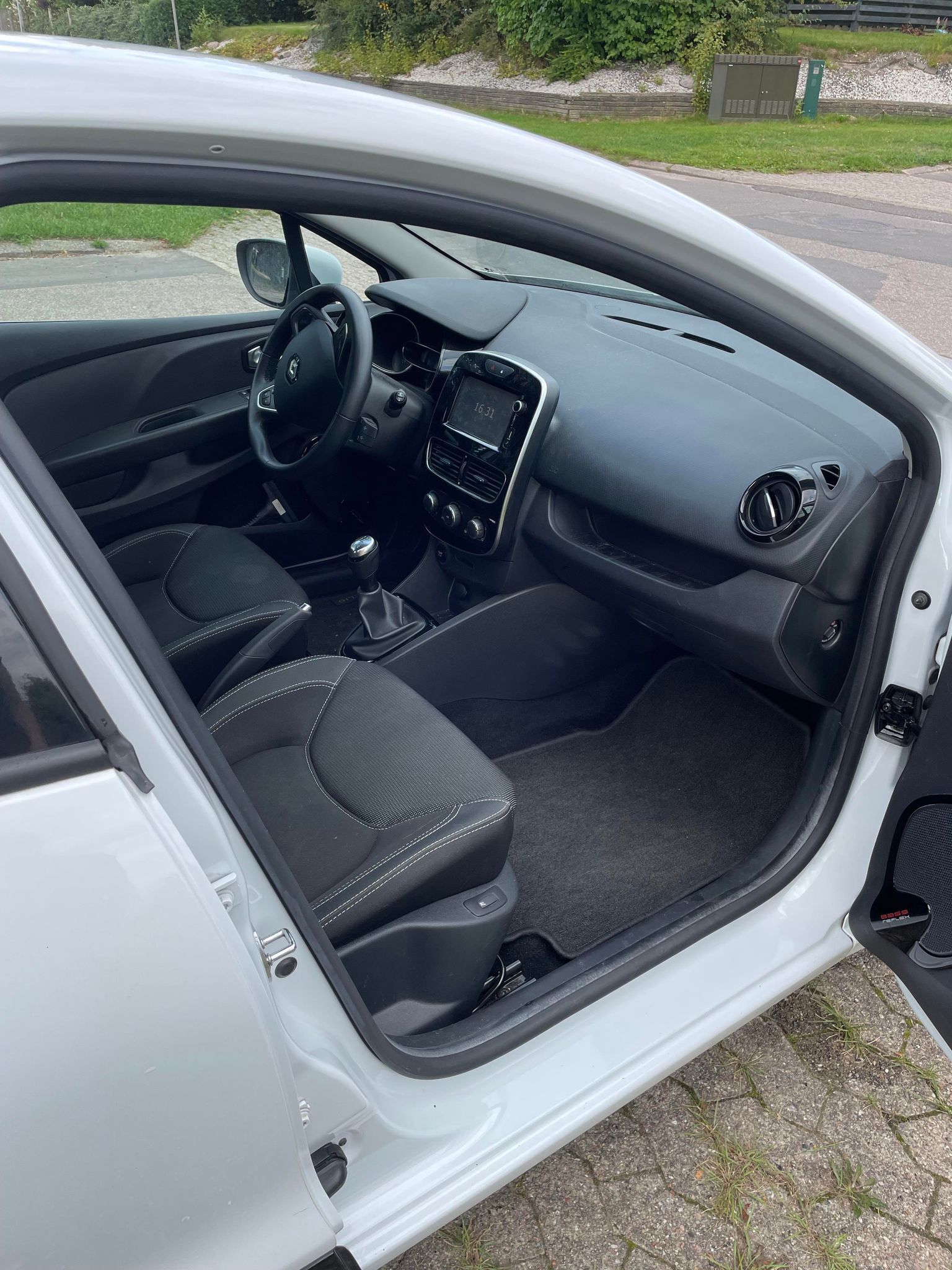 Hvid Renault Clio IV fra 2017