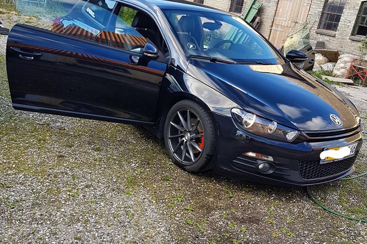 Sort VW Scirocco fra 2011