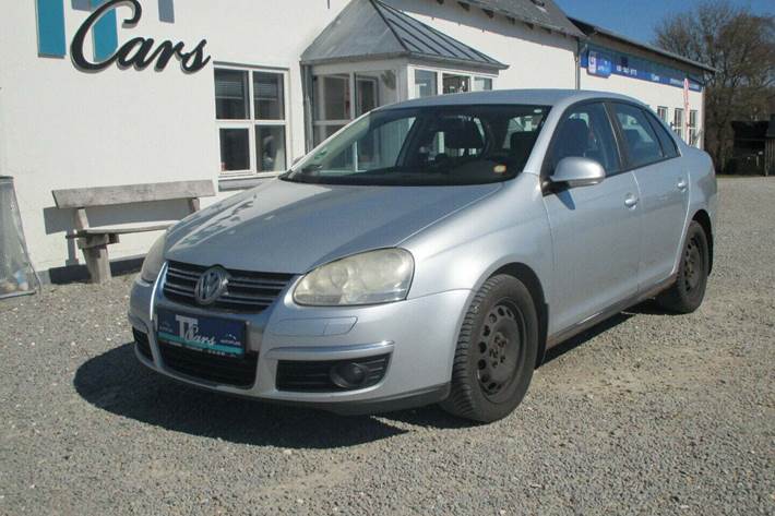 Grå VW Jetta fra 2007