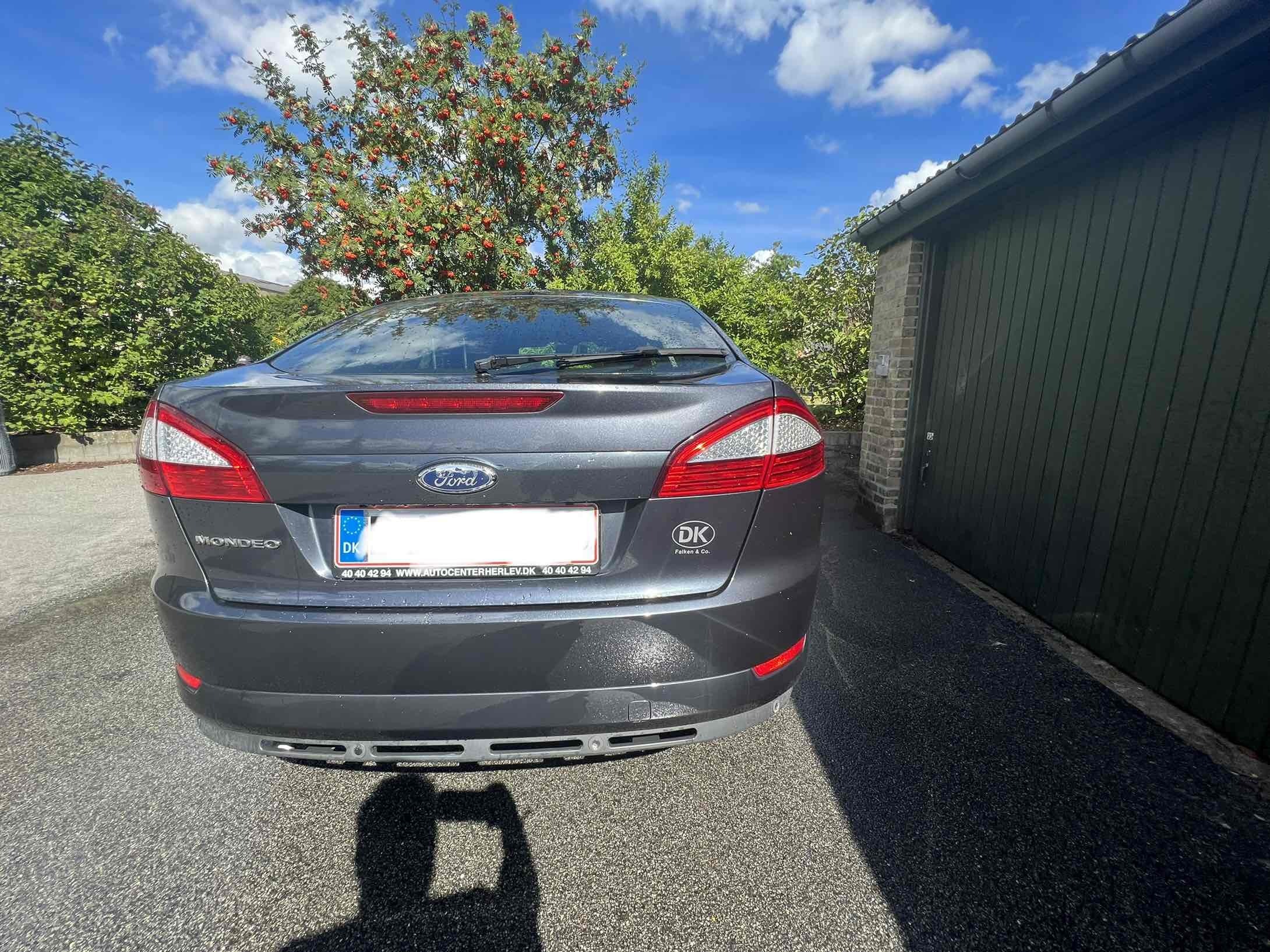 Grå Ford Mondeo fra 2009