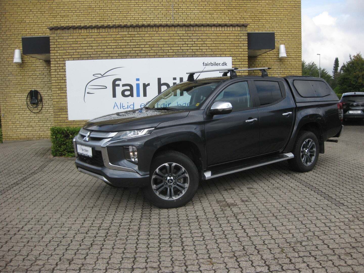 Grå Mitsubishi L200 fra 2021