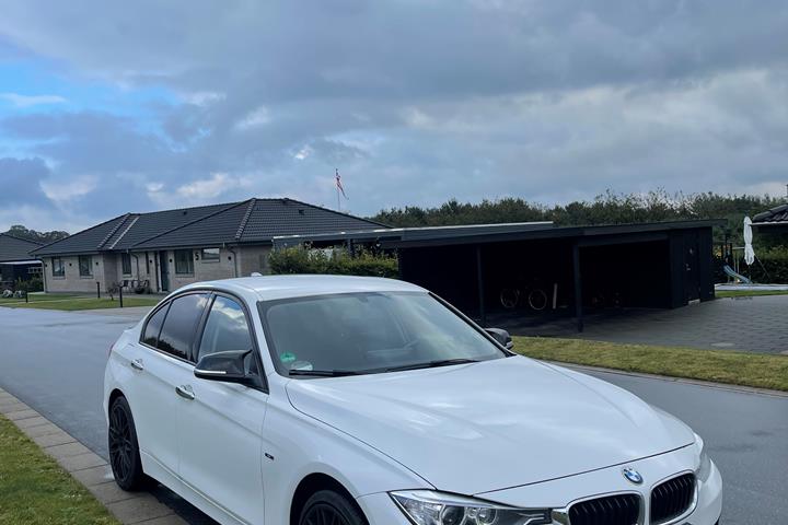 Hvid BMW 316 fra 2012