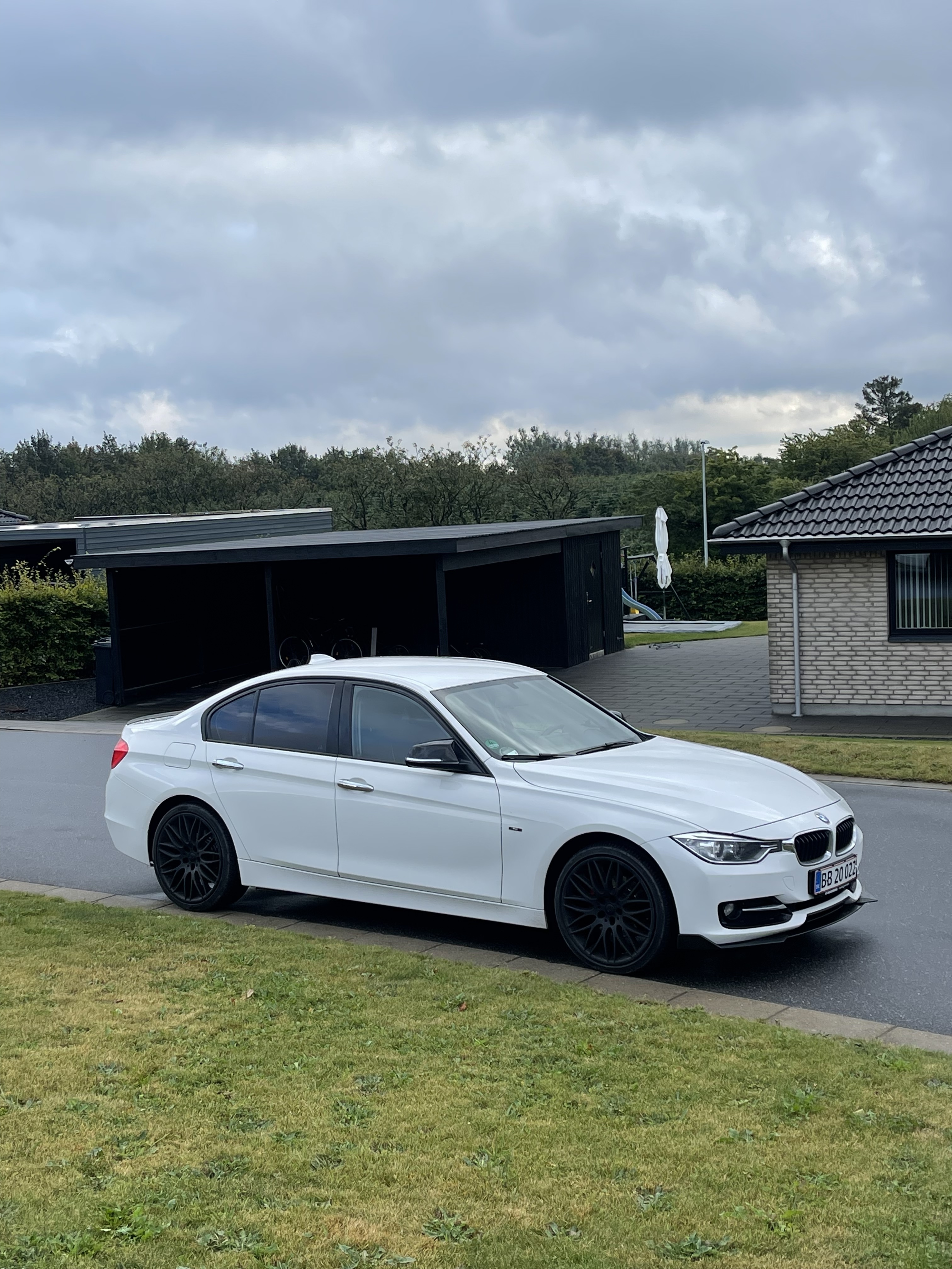 Hvid BMW 316 fra 2012