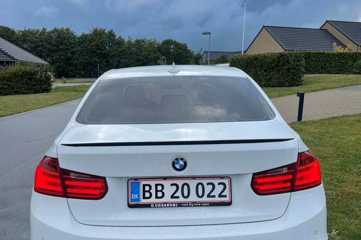 Hvid BMW 316 fra 2012