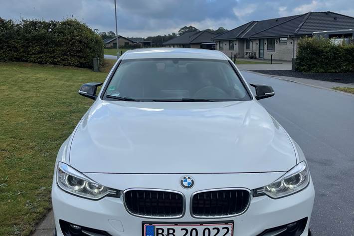 Hvid BMW 316 fra 2012
