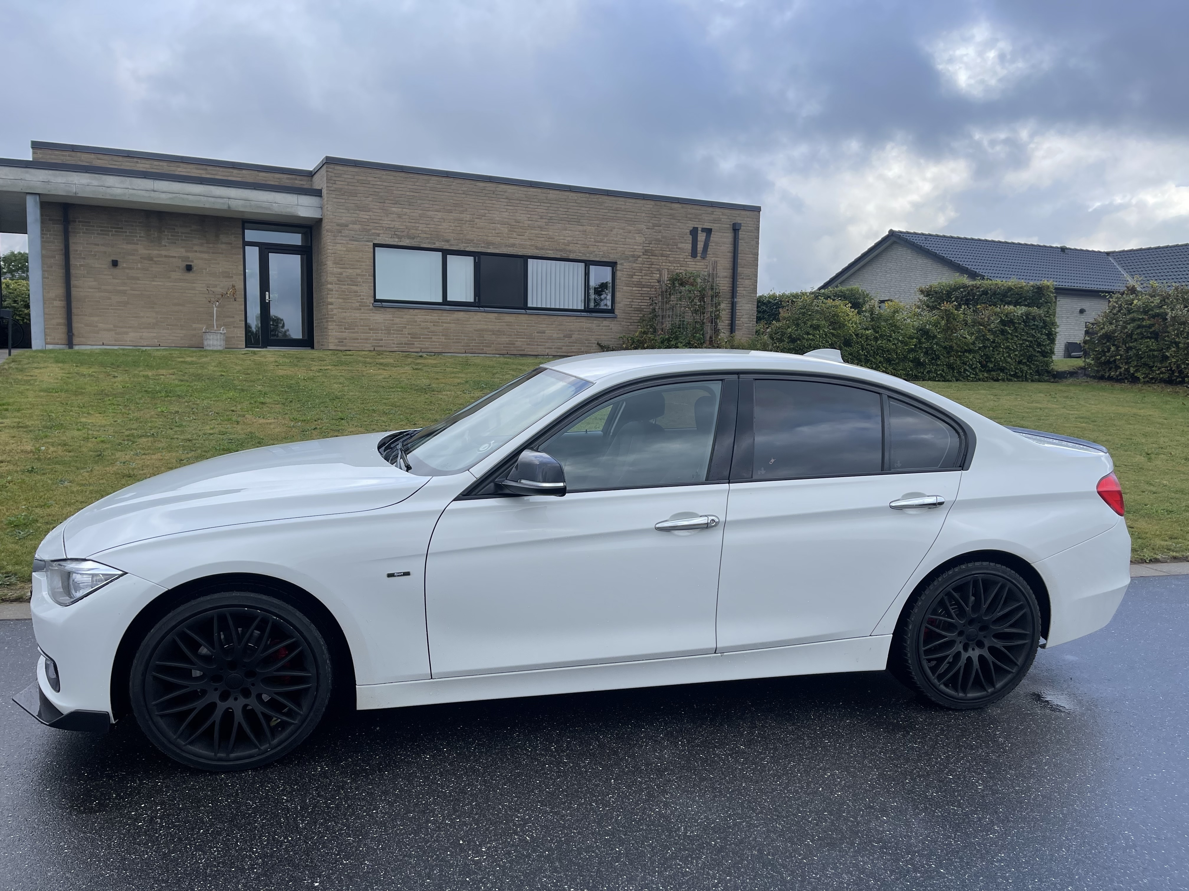 Hvid BMW 316 fra 2012