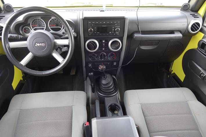 Gul Jeep Wrangler fra 2008