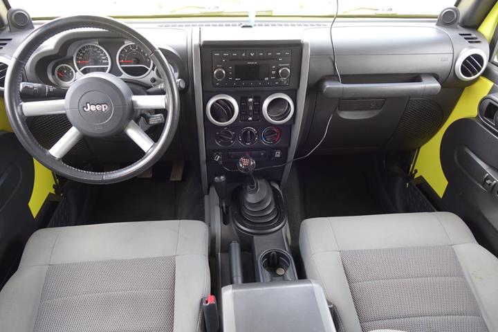 Gul Jeep Wrangler fra 2008