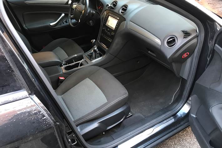 Sort Ford Mondeo fra 2012