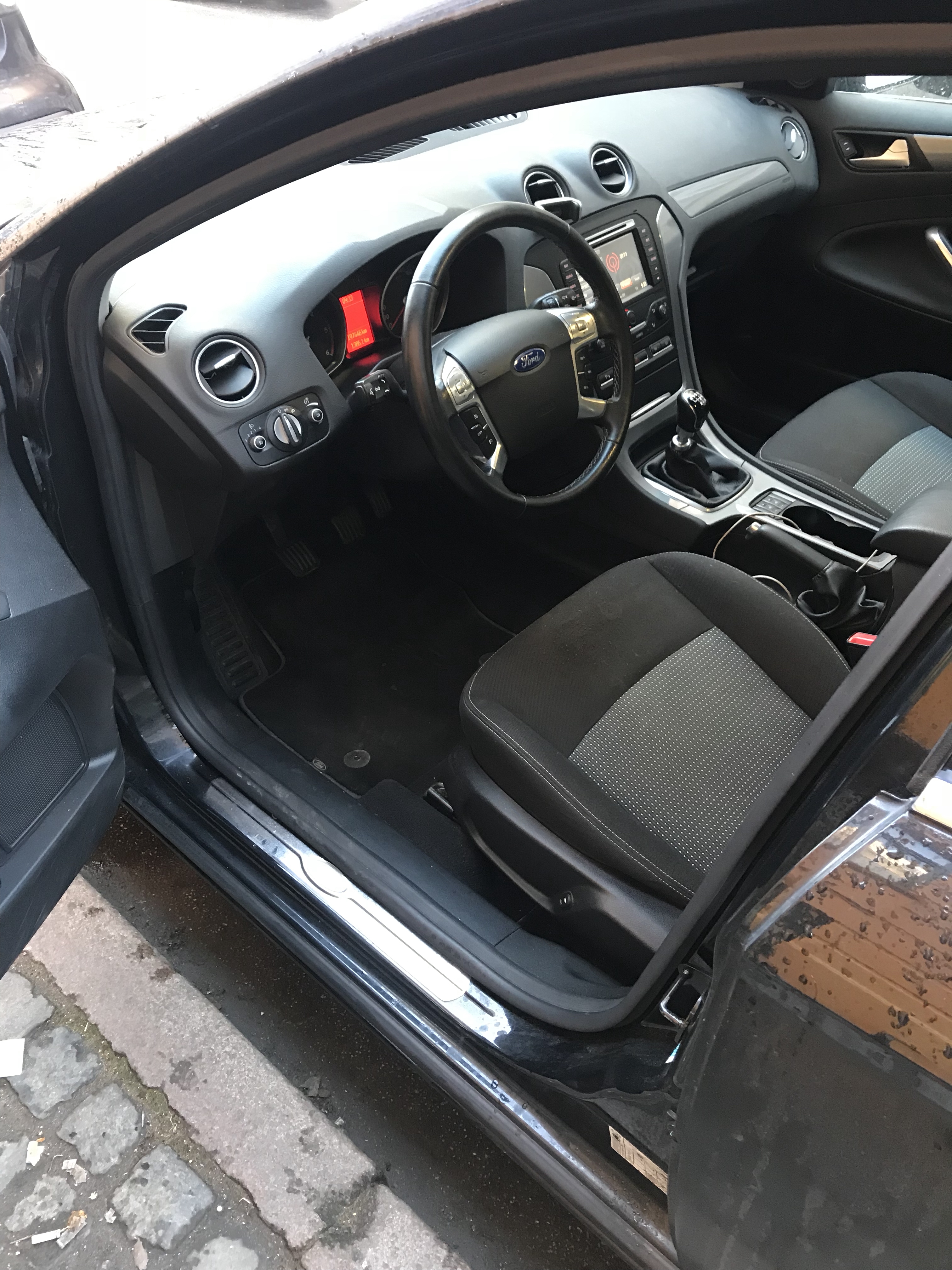 Sort Ford Mondeo fra 2012