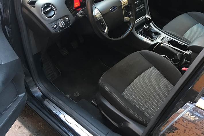 Sort Ford Mondeo fra 2012