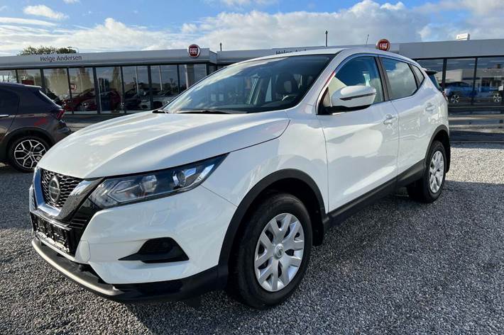 Hvid Nissan Qashqai fra 2019 set udefra