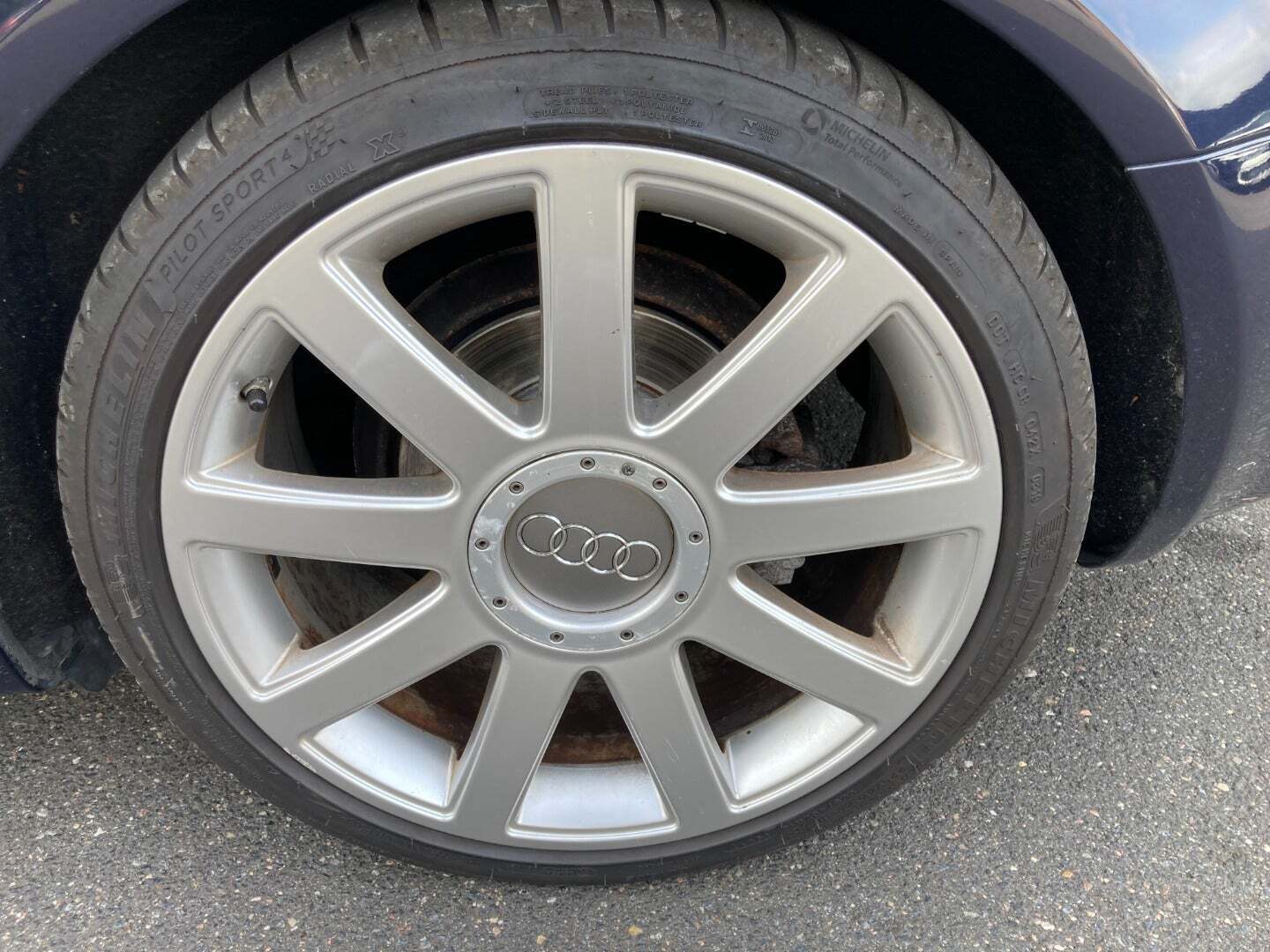 Blå Audi A4 fra 2003