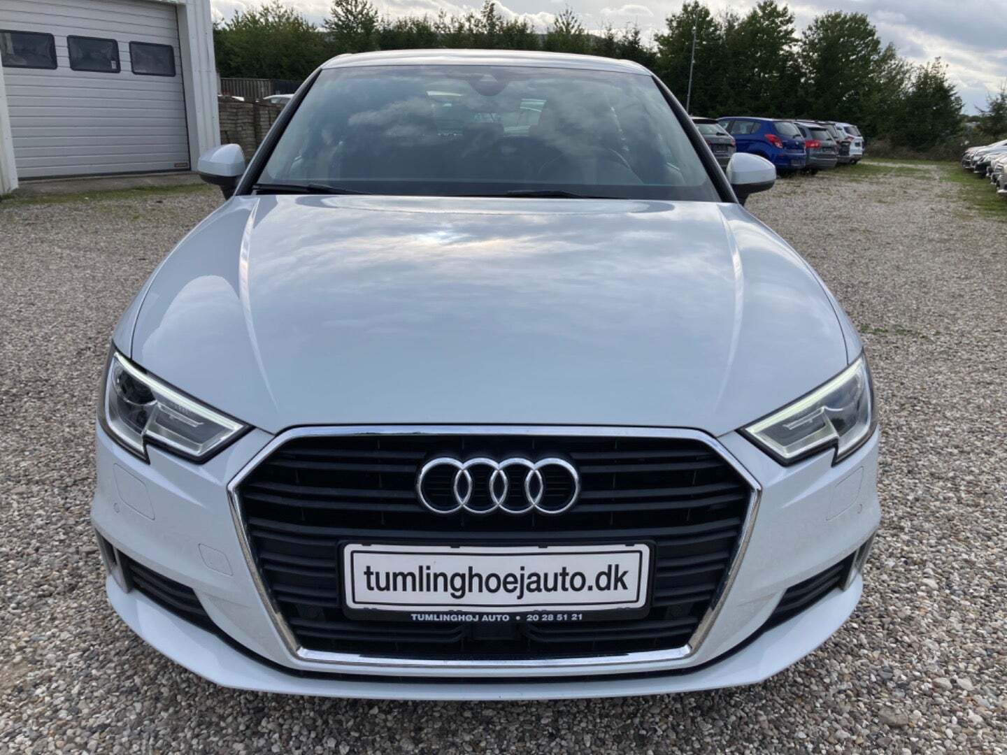 Hvid Audi A3 fra 2018 set udefra