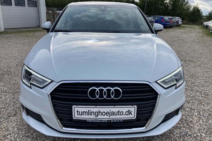 Hvid Audi A3 fra 2018 set udefra
