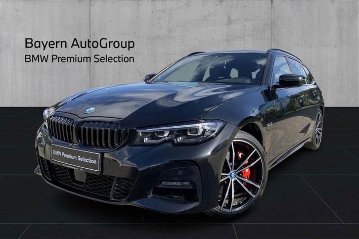 Grå BMW 330e fra 2022