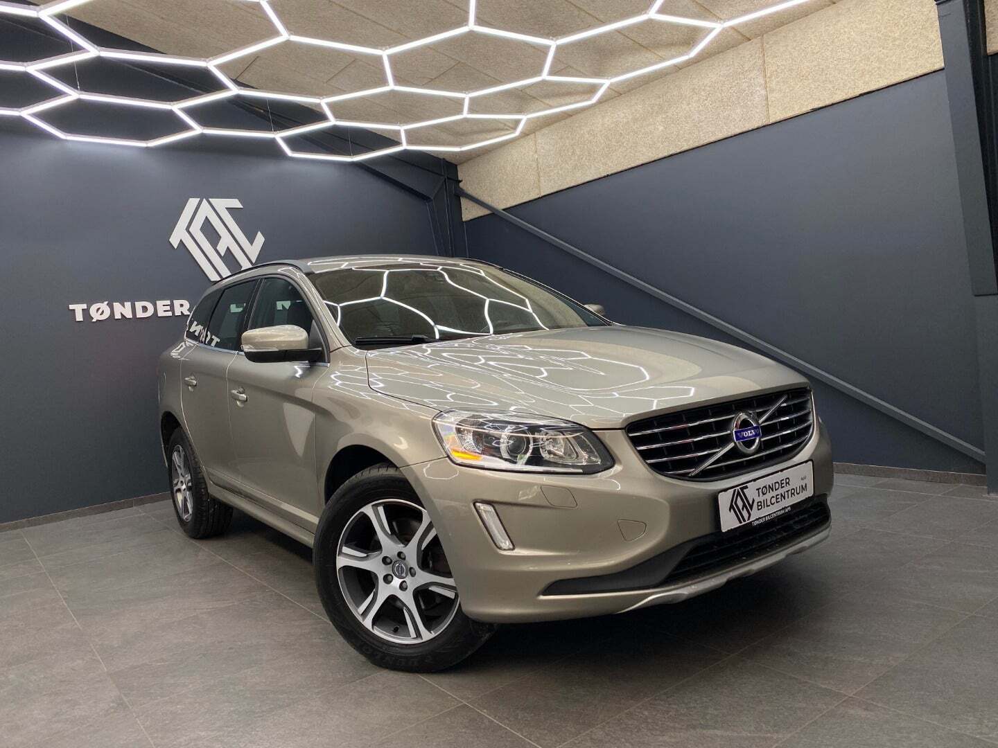 Grå Volvo XC60 fra 2014