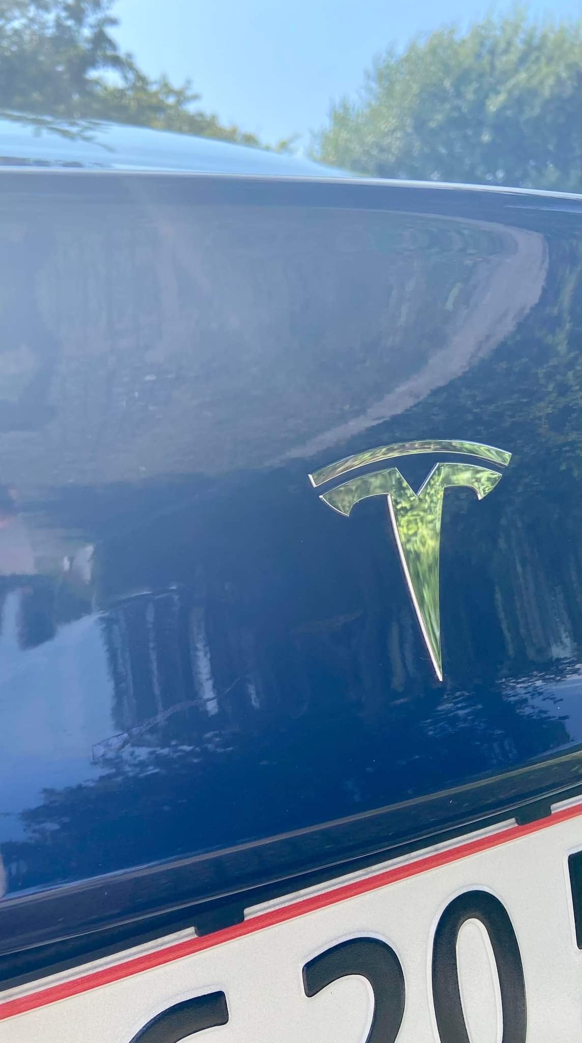 Blå Tesla Model 3 fra 2020