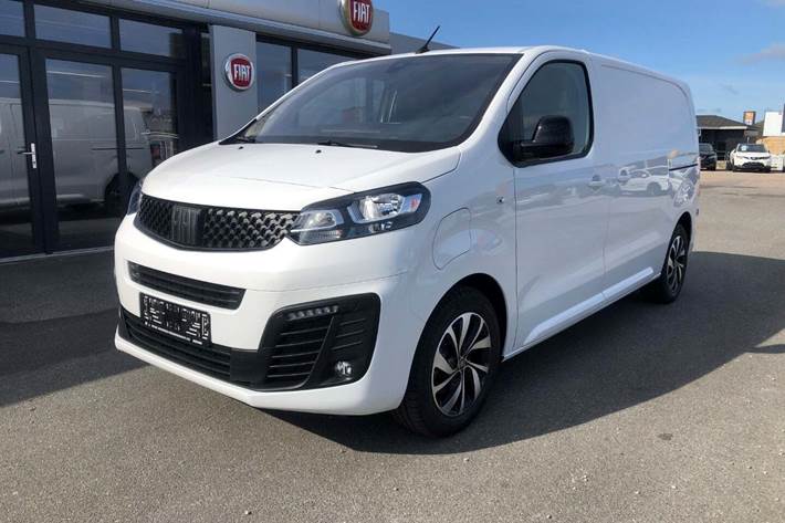 Hvid Fiat Scudo E fra 2022 set udefra
