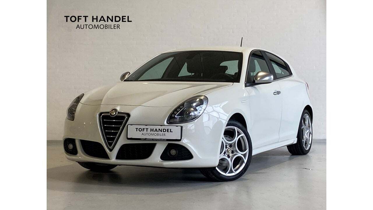 Hvid Alfa Romeo Giulietta fra 2012