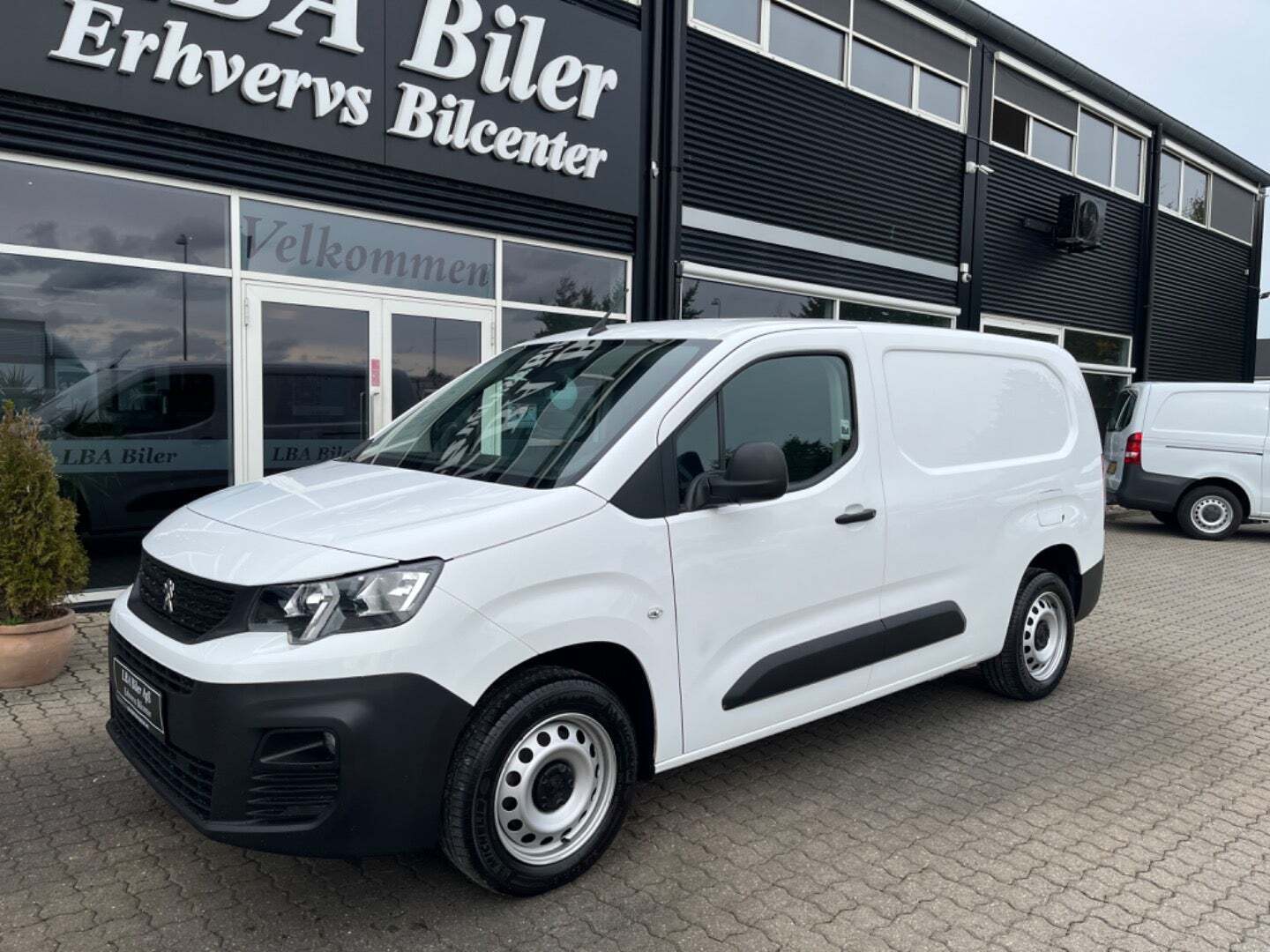 Hvid Peugeot Partner fra 2019