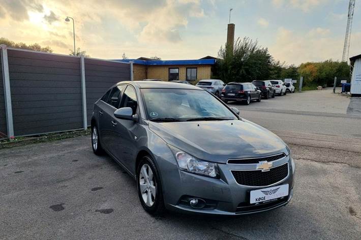 Grå Chevrolet Cruze fra 2010
