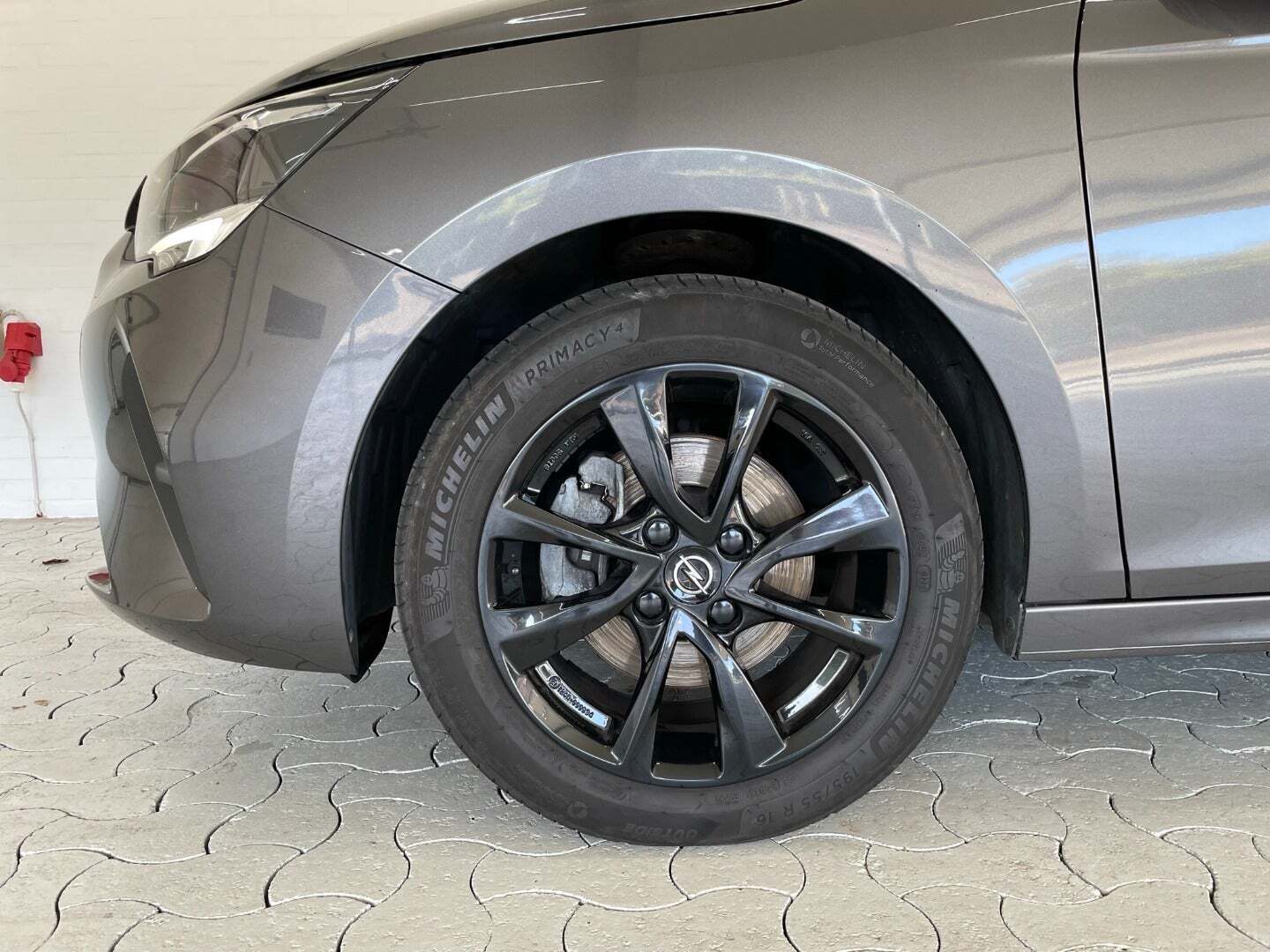 Grå Opel Corsa fra 2020 set udefra