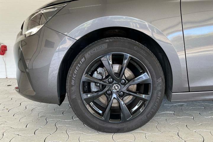 Grå Opel Corsa fra 2020 set udefra