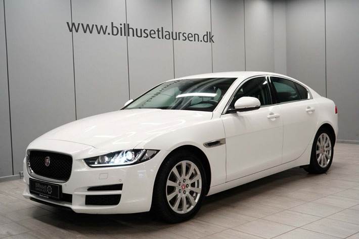 Hvid Jaguar XE fra 2018