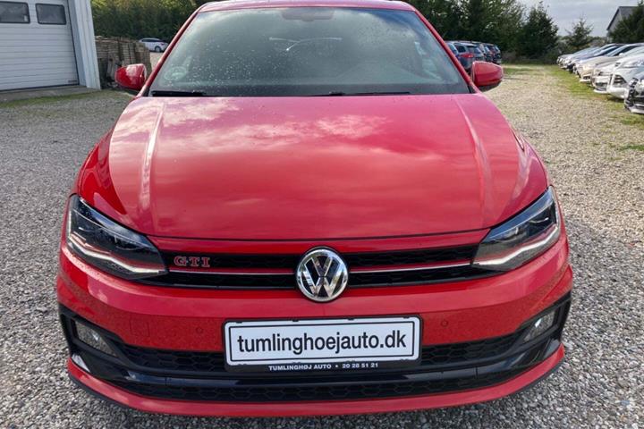 Rød VW Polo fra 2018 set udefra