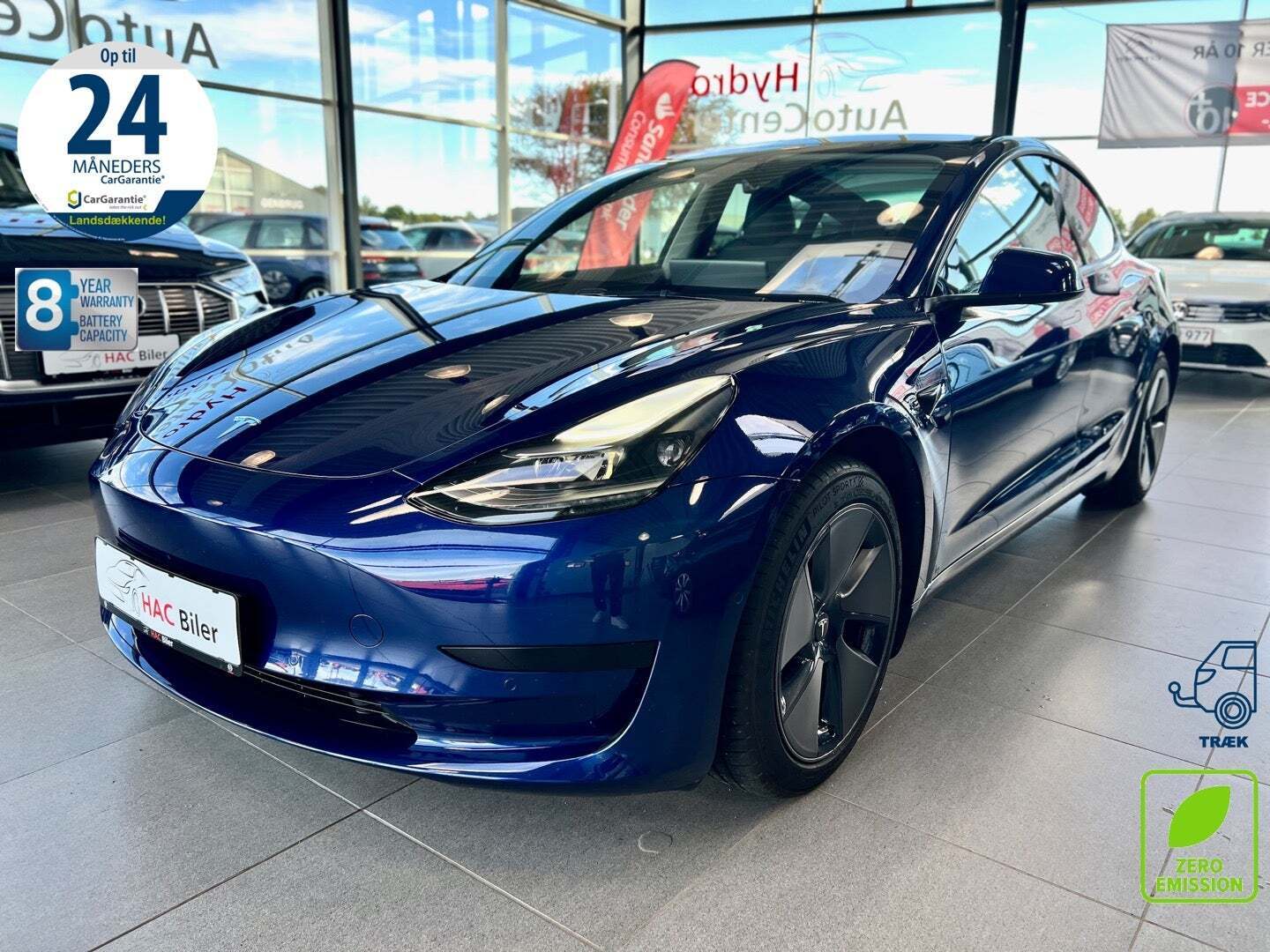Blå Tesla Model 3 fra 2021