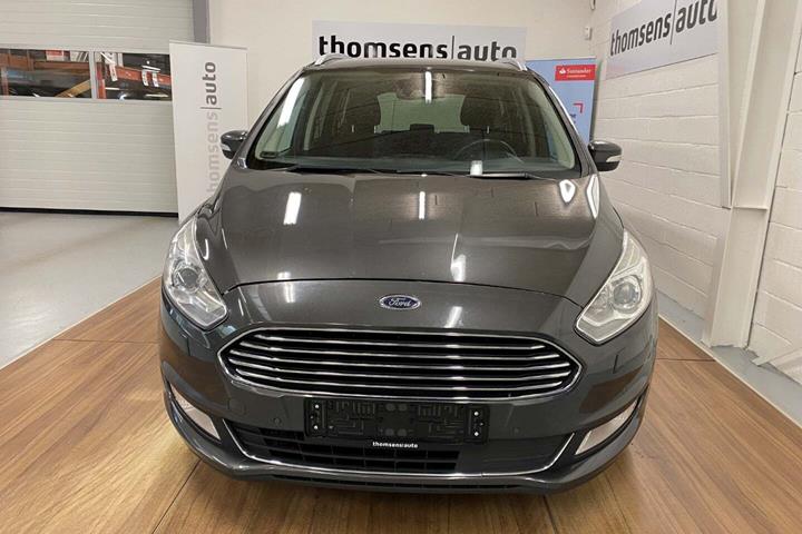 Grå Ford Galaxy fra 2016 set udefra