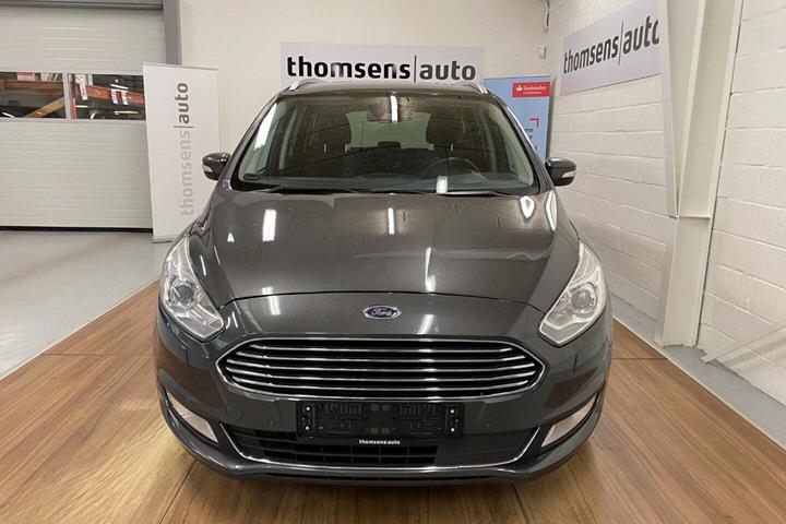 Grå Ford Galaxy fra 2016 set udefra