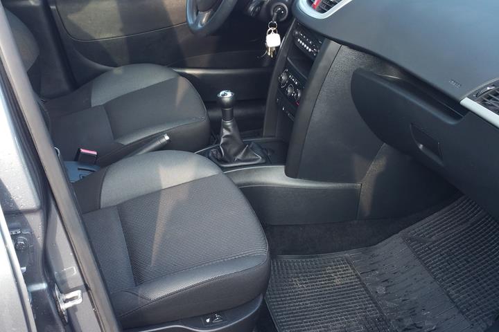 Blå Peugeot 207 fra 2010