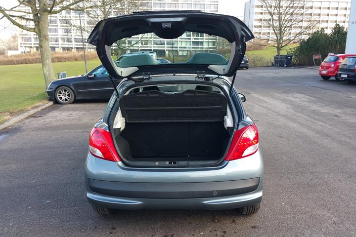 Blå Peugeot 207 fra 2010