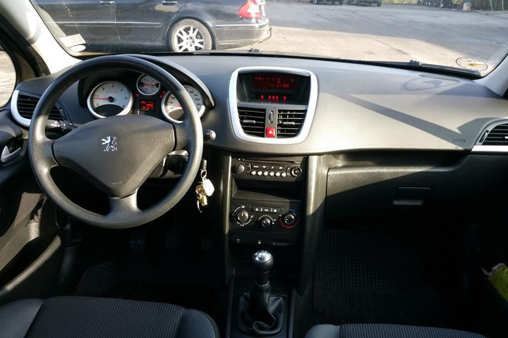 Blå Peugeot 207 fra 2010