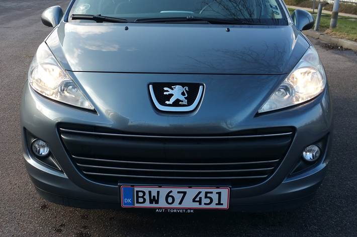 Blå Peugeot 207 fra 2010
