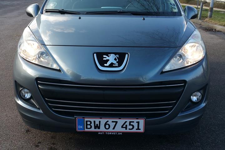 Blå Peugeot 207 fra 2010