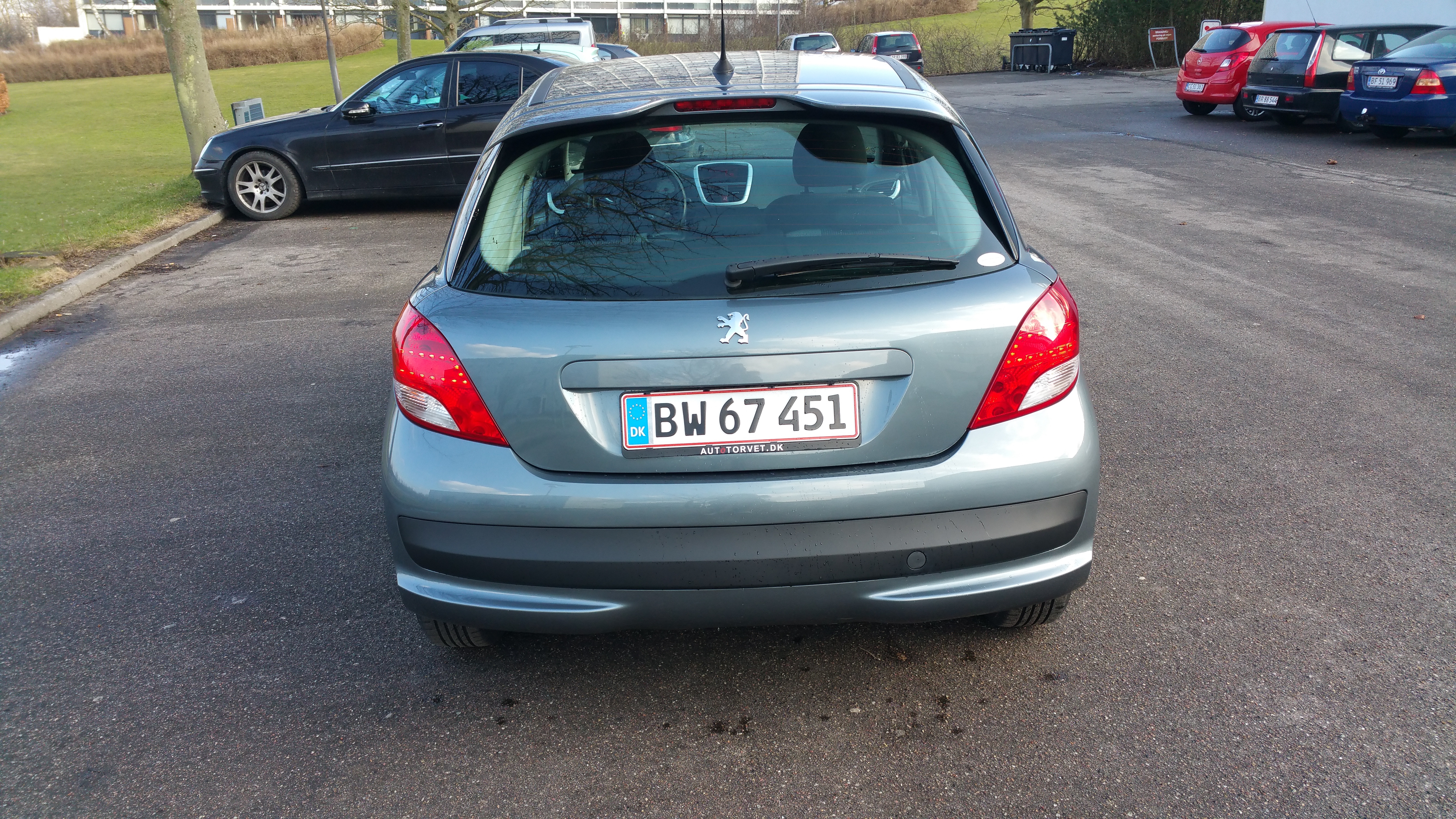 Blå Peugeot 207 fra 2010