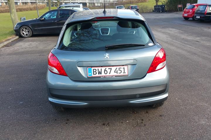 Blå Peugeot 207 fra 2010