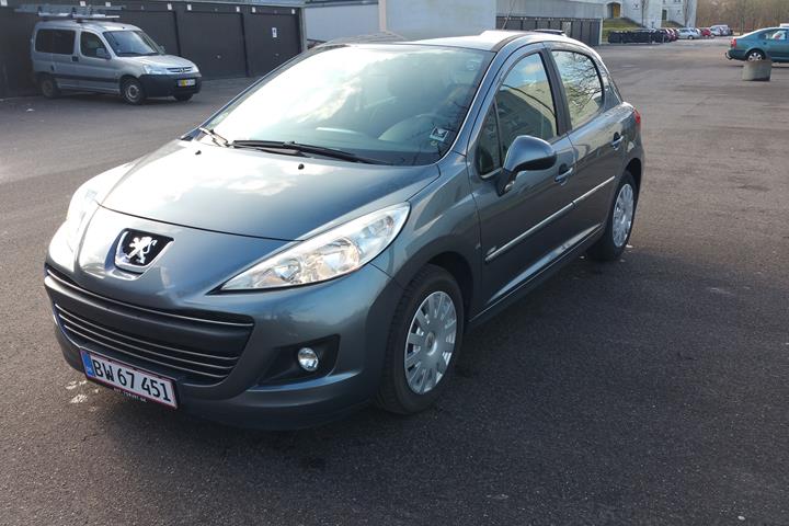 Blå Peugeot 207 fra 2010