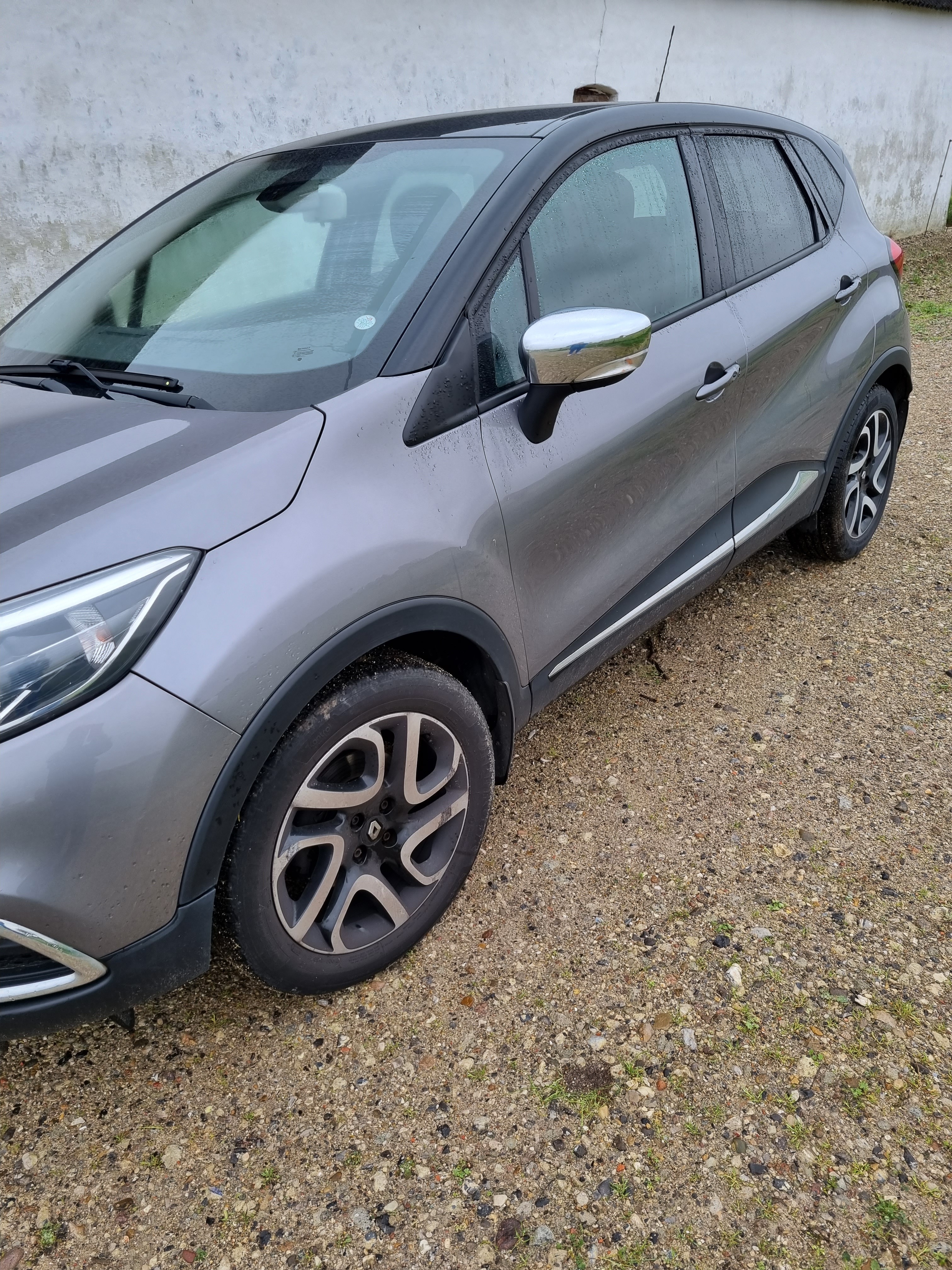 Grå Renault Captur fra 2013