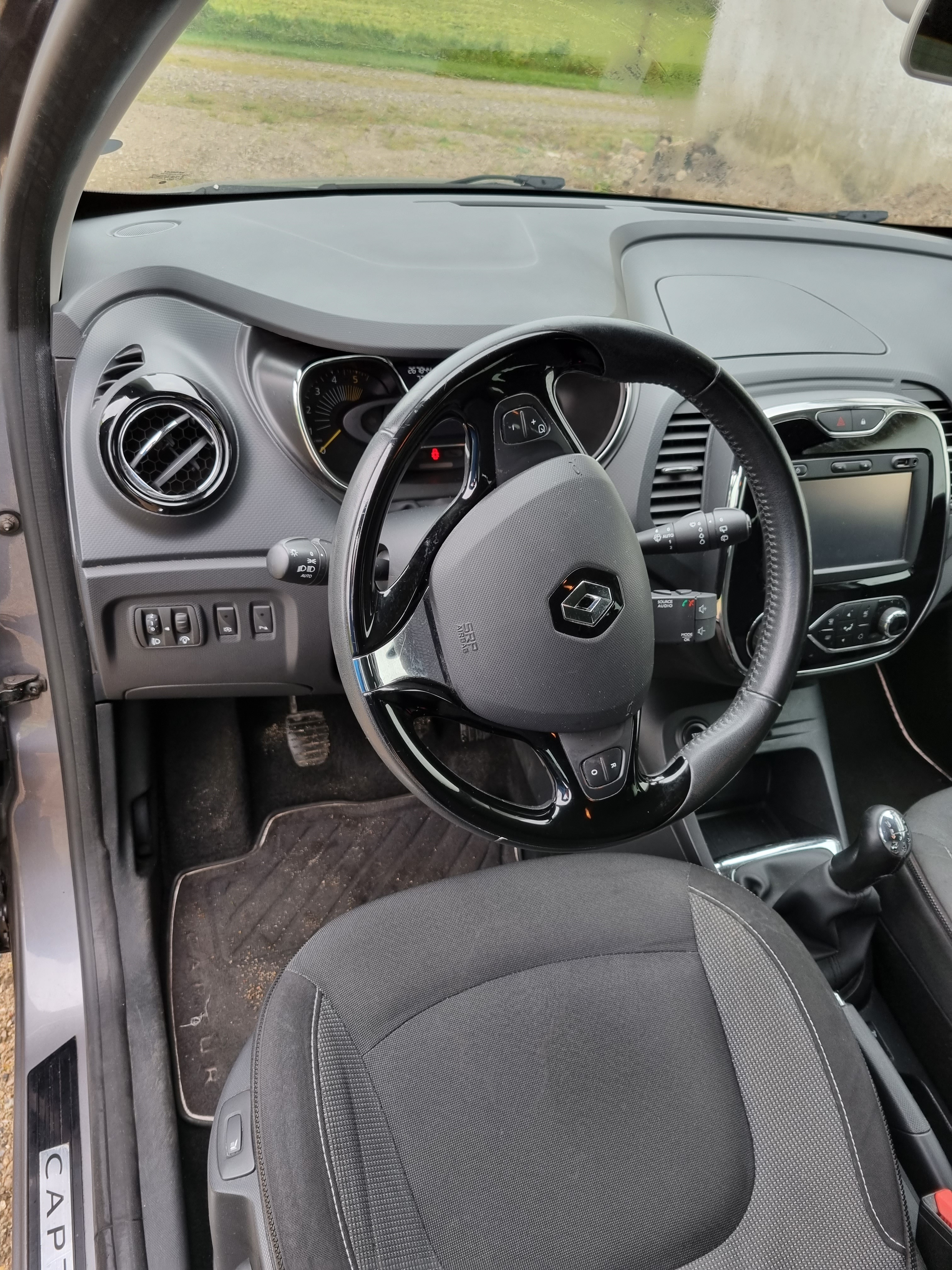 Grå Renault Captur fra 2013