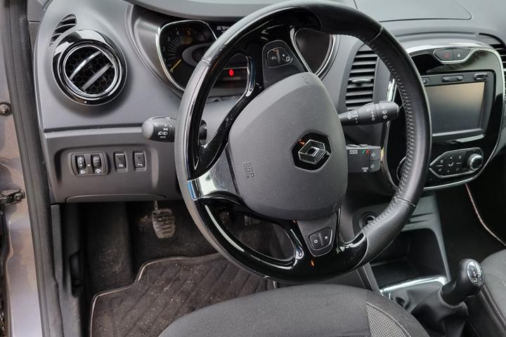 Grå Renault Captur fra 2013